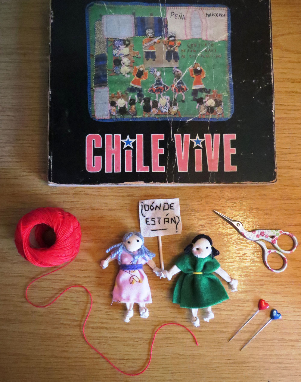 Dolls created by Carolina Vega, Chile, responding to the arpillera 'Ausencias - Presencias 2 / Absences – Presences 2', by Ana Zlatkes. (Photo: Carolina Vega)