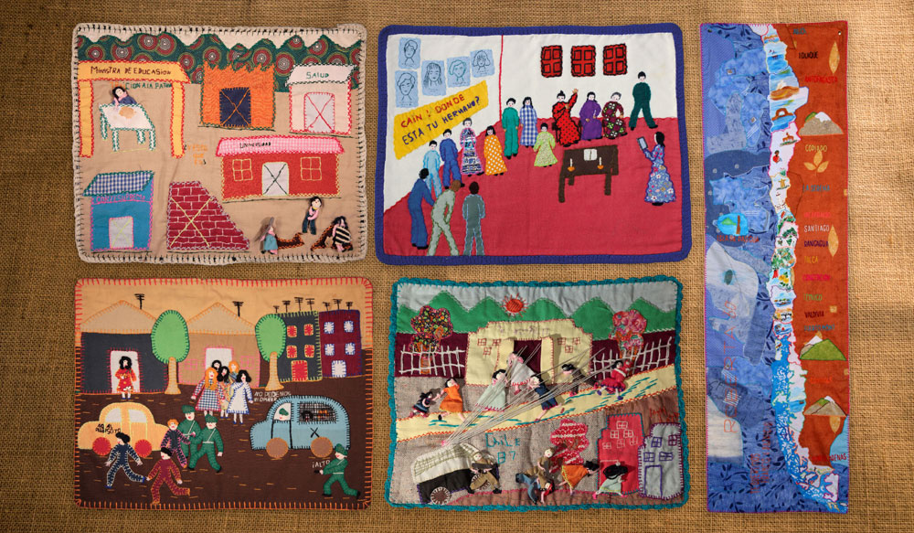 Un collage de cinco arpilleras de la colección Conflict Textiles, adquiridas por la Fundación Museo Reina Sofía   para el Museo Nacional Centro de Arte Reina Sofía. (diseño y foto: Roser Corbera)